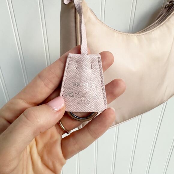 Prada Re-Edition 2000 Pink Nylon Shoulder Mini Bag Logo Plaque Zipper Purse - Picture 7 of 11